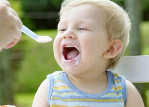 婴儿吃角瓜哭闹,探究婴儿饮食与情绪的秘密